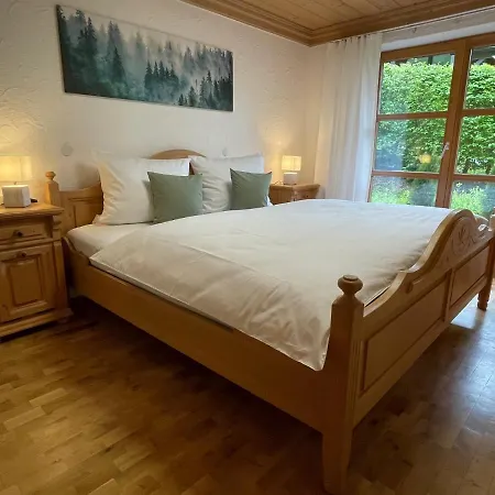 Alpentraum - Tiefengruen Und Tiefenblau Apartament *